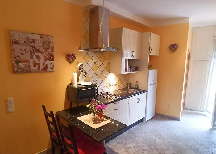 아파트 Aurora Quiet Flat With Pool And Great Mountain And Sea Views