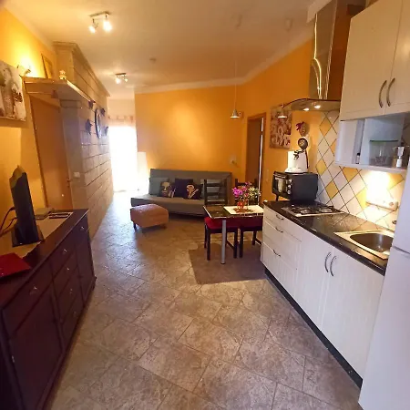 Aurora Quiet Flat With Pool And Great Mountain And Sea Views Lägenhet