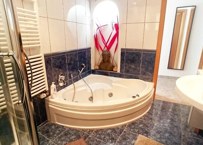 Aurora Quiet Flat With Pool And Great Mountain And Sea Views 公寓 *