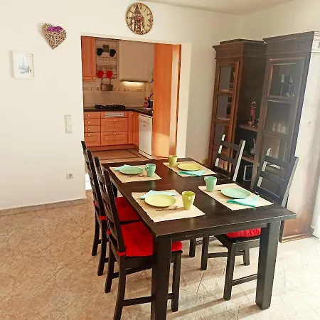 Aurora Quiet Flat With Pool And Great Mountain And Sea Views *