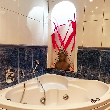 Aurora Quiet Flat With Pool And Great Mountain And Sea Views דירה *